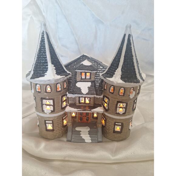 Dept 56 Snow Village “Twin Peaks” 1986 Lighted Building w/ Box- Works Great - Picture 1 of 9